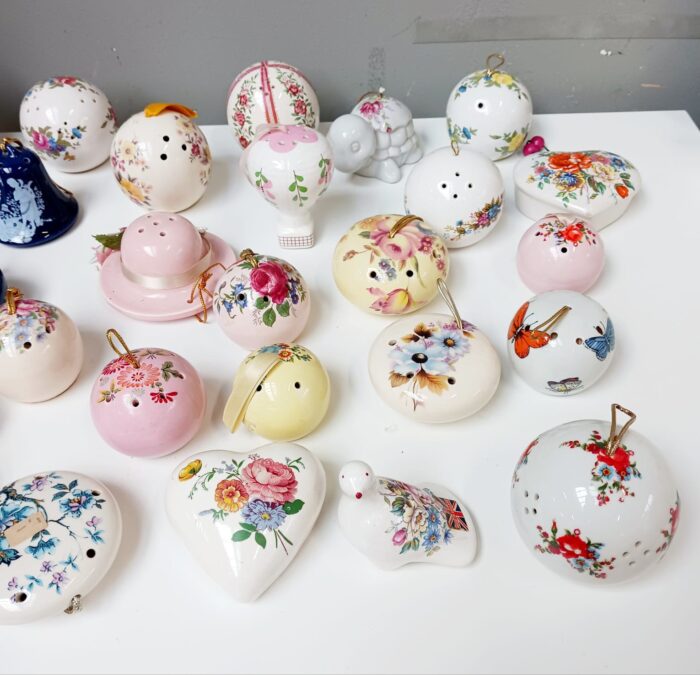 Collectie van 33 vintage ceramiek "Engelse geur pomander" - Afbeelding 4