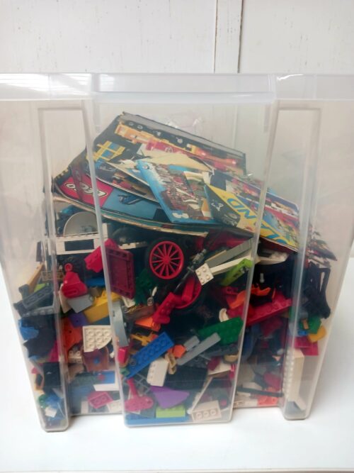 Box vol met Lego bouwstenen